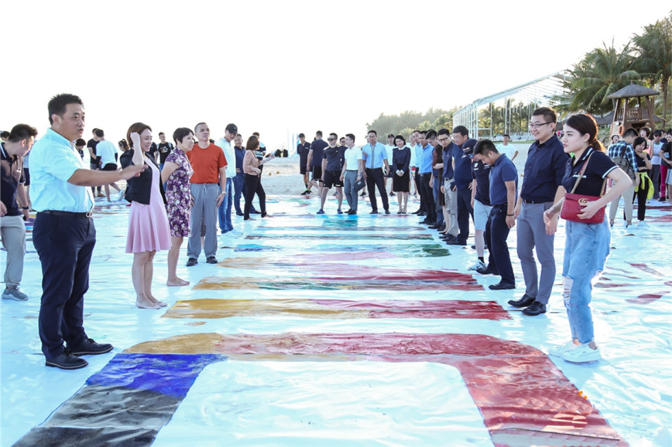 團(tuán)隊(duì)巨畫(huà)